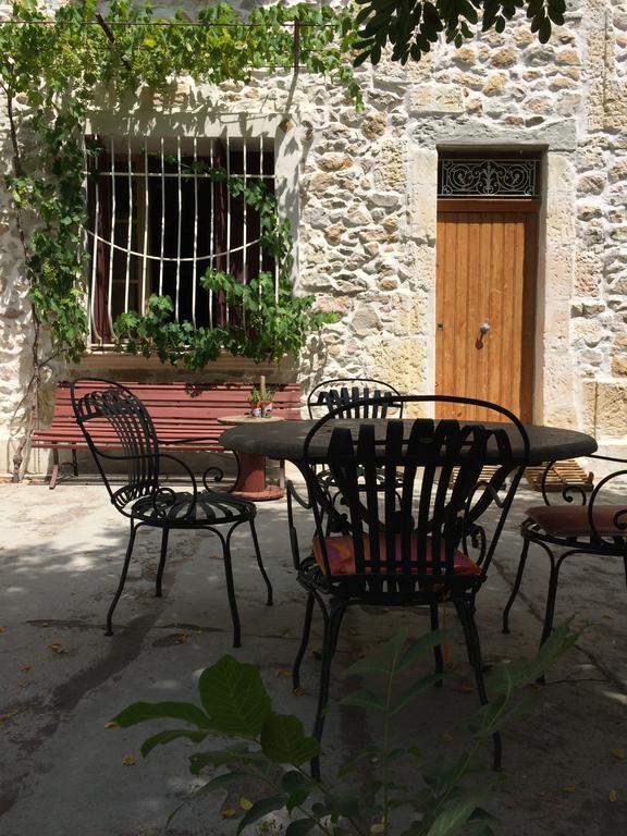Mas Moineau Bed & Breakfast Mézoargues Eksteriør bilde